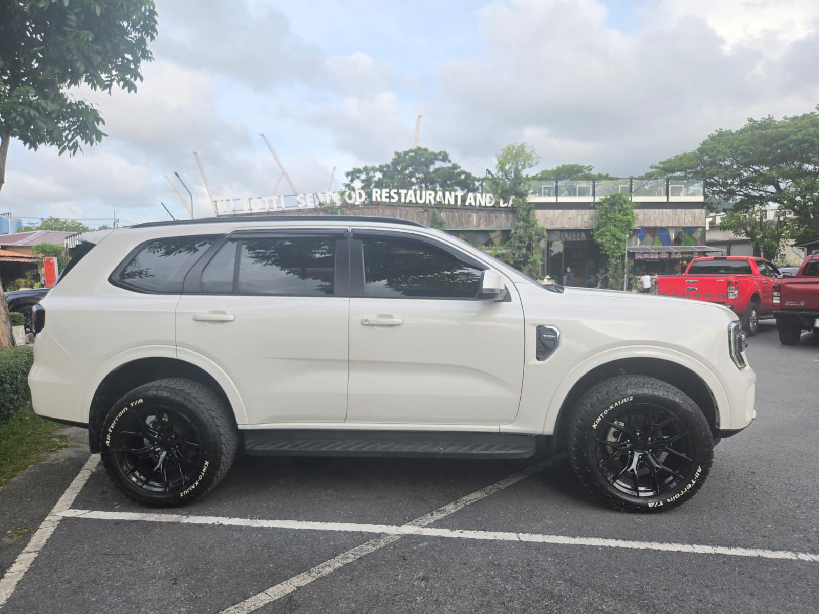 ford-everest-sport-2023-suv-rental