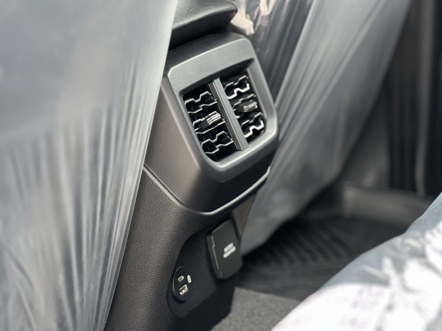 ford-raptor-2023-rental-thailand