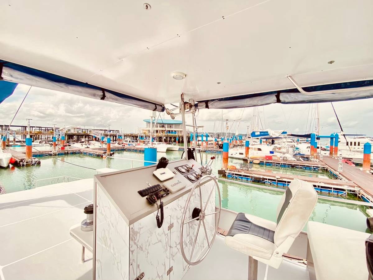 luxury-motor-yacht-40ft-phuket