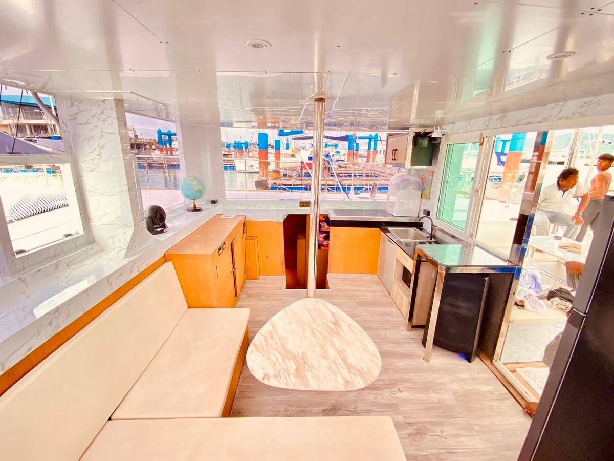 luxury-motor-yacht-40ft-phuket