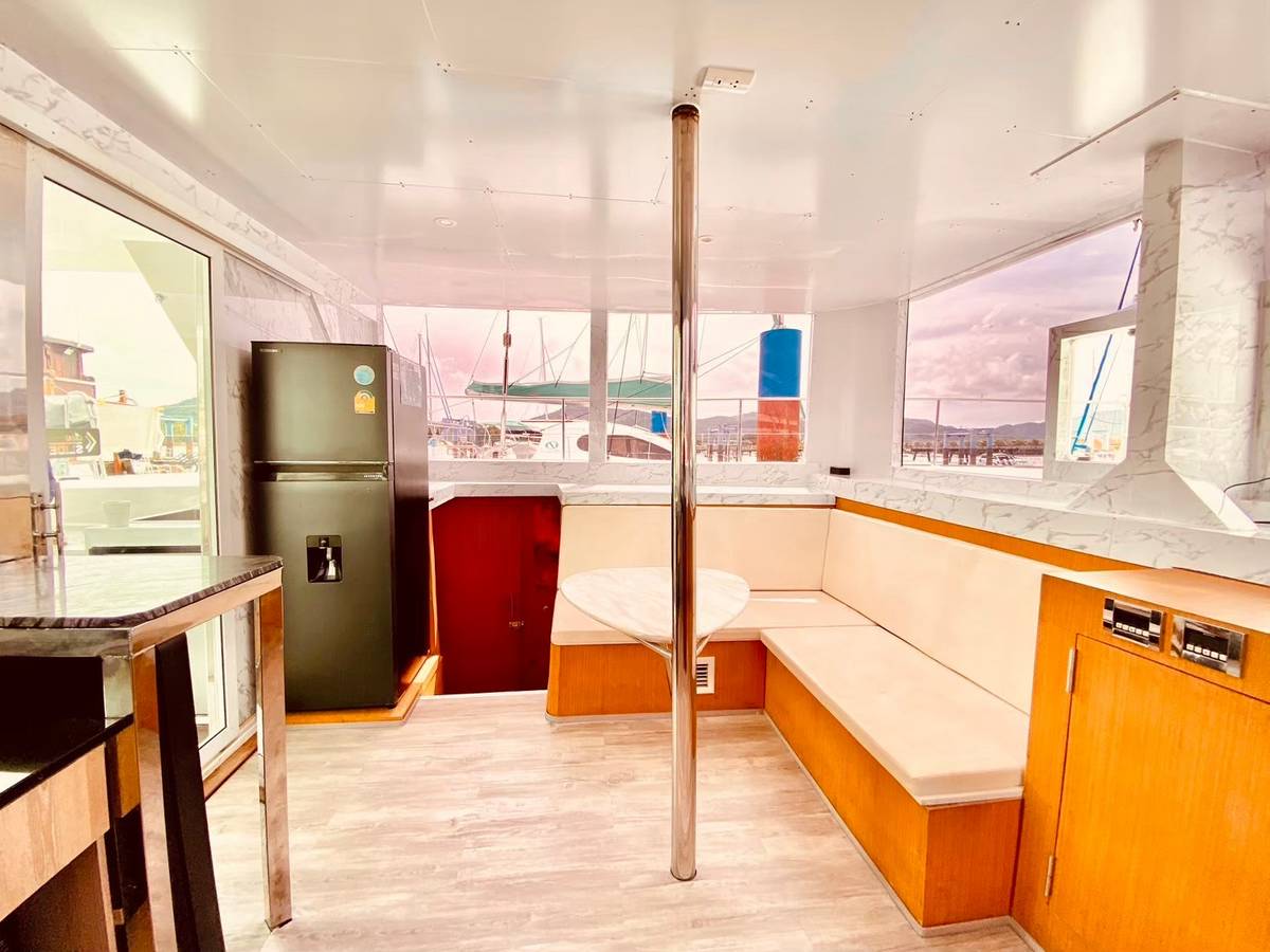 luxury-motor-yacht-40ft-phuket