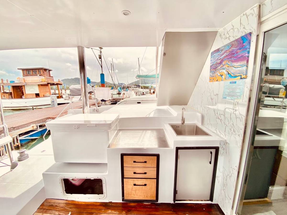 luxury-motor-yacht-40ft-phuket