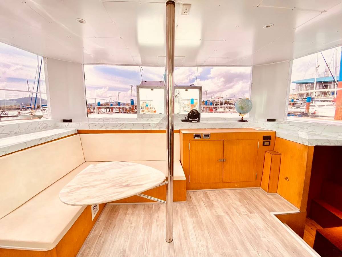 luxury-motor-yacht-40ft-phuket