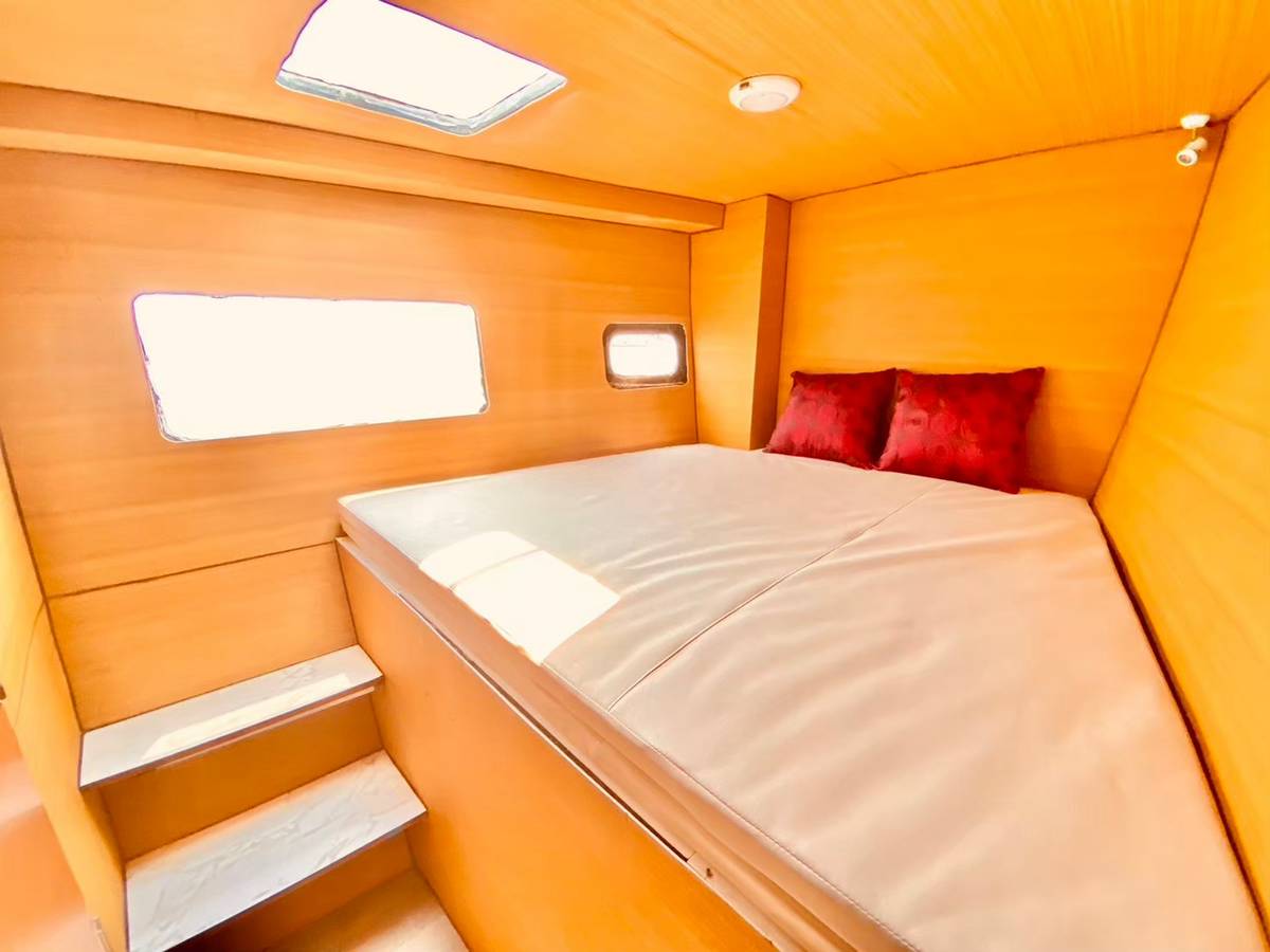 luxury-motor-yacht-40ft-phuket