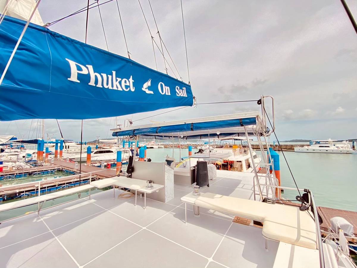 luxury-motor-yacht-40ft-phuket