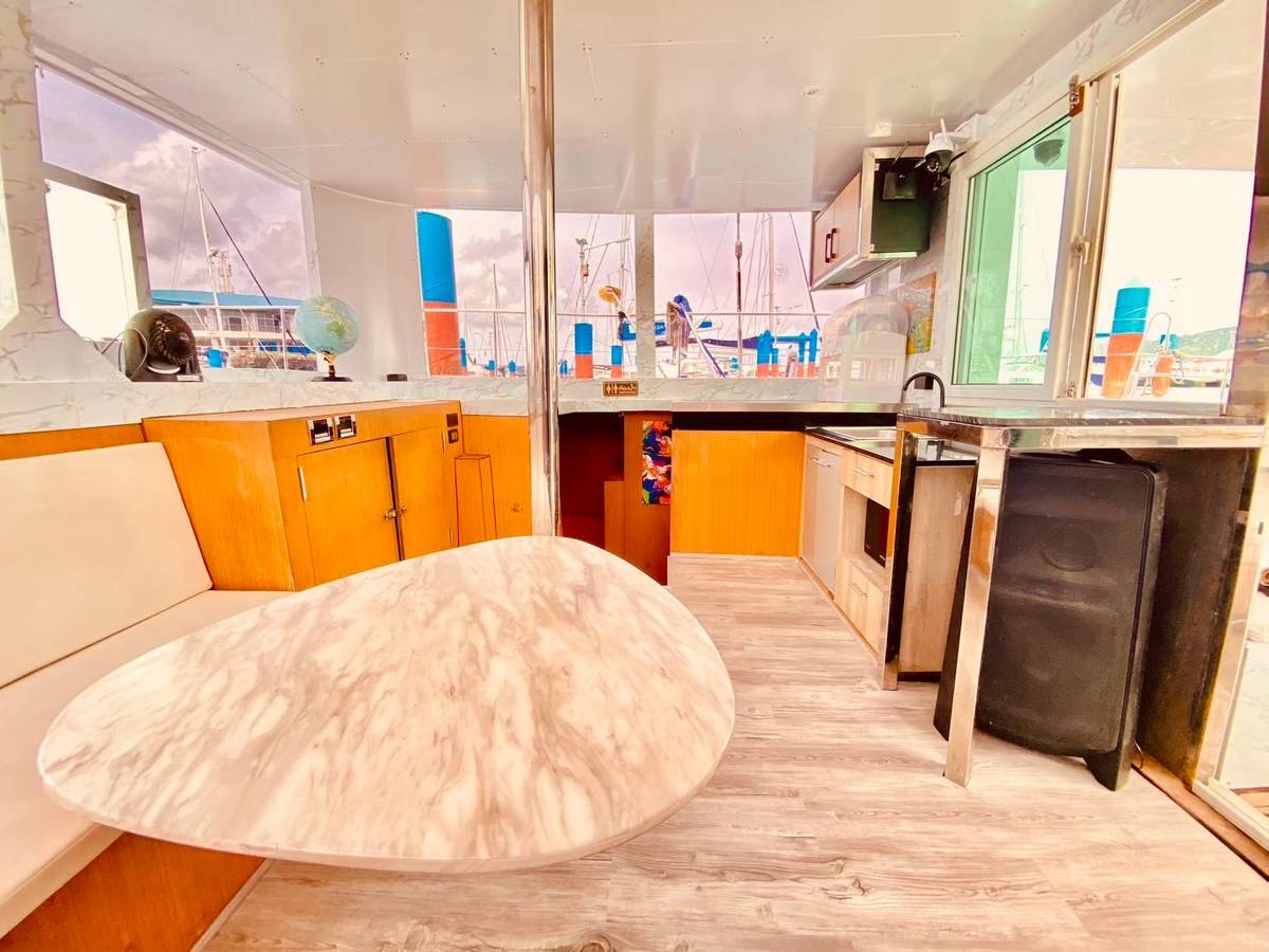 luxury-motor-yacht-40ft-phuket
