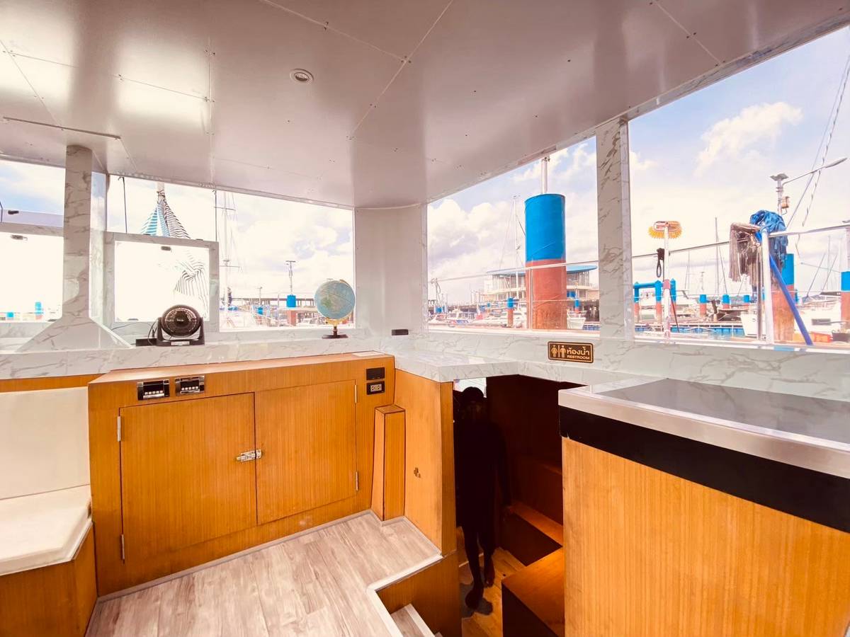luxury-motor-yacht-40ft-phuket