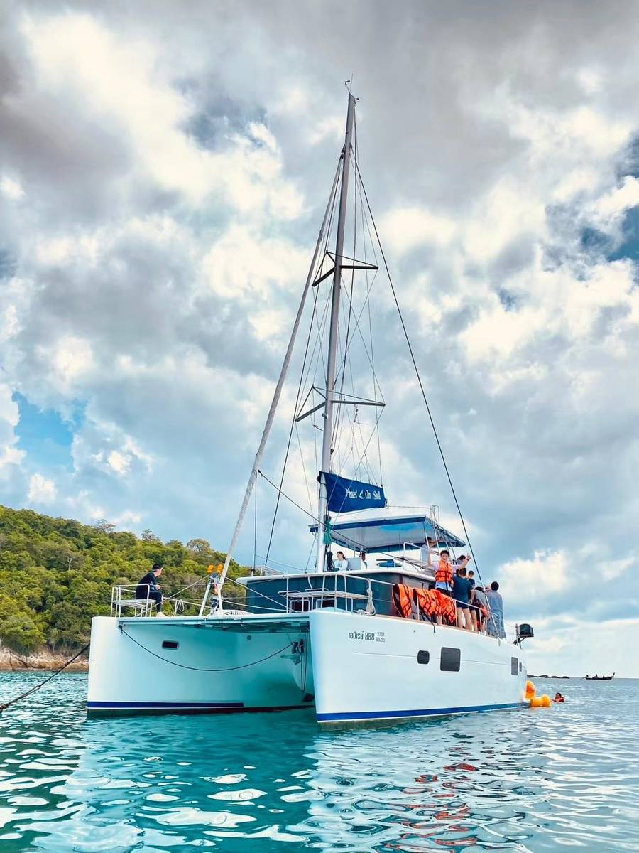 luxury-motor-yacht-40ft-phuket