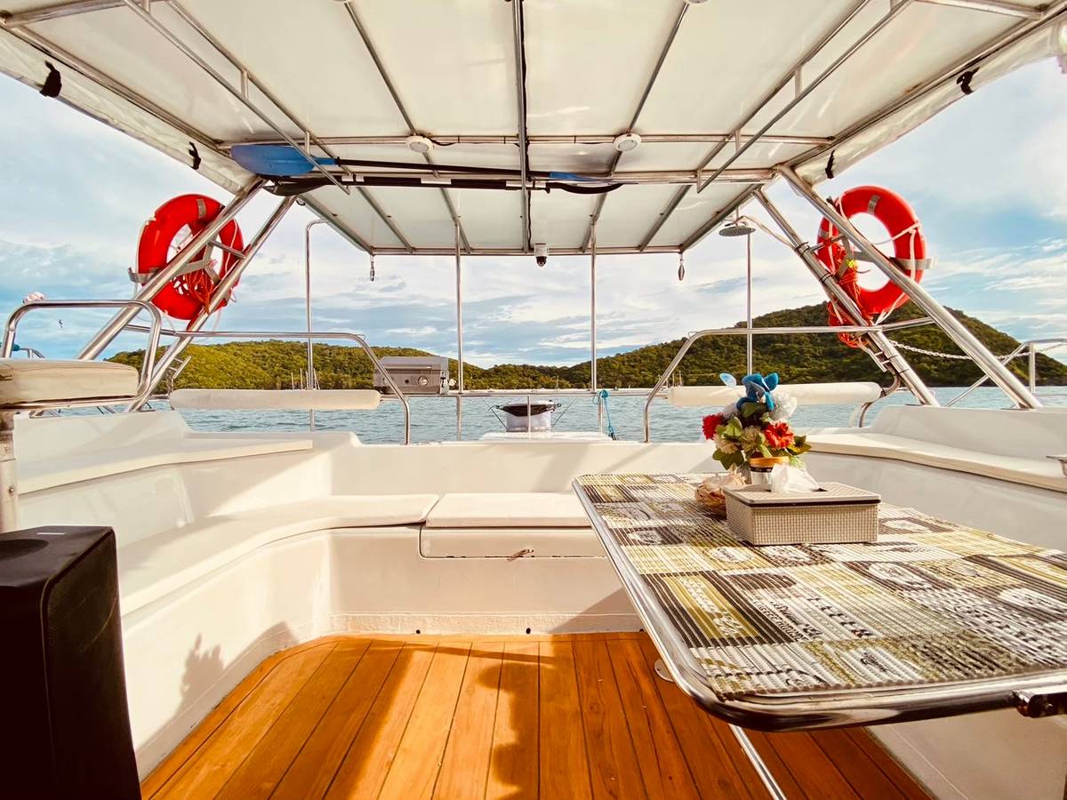 luxury-motor-yacht-phuket-68ft