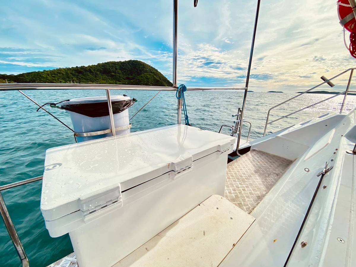 luxury-motor-yacht-phuket-68ft