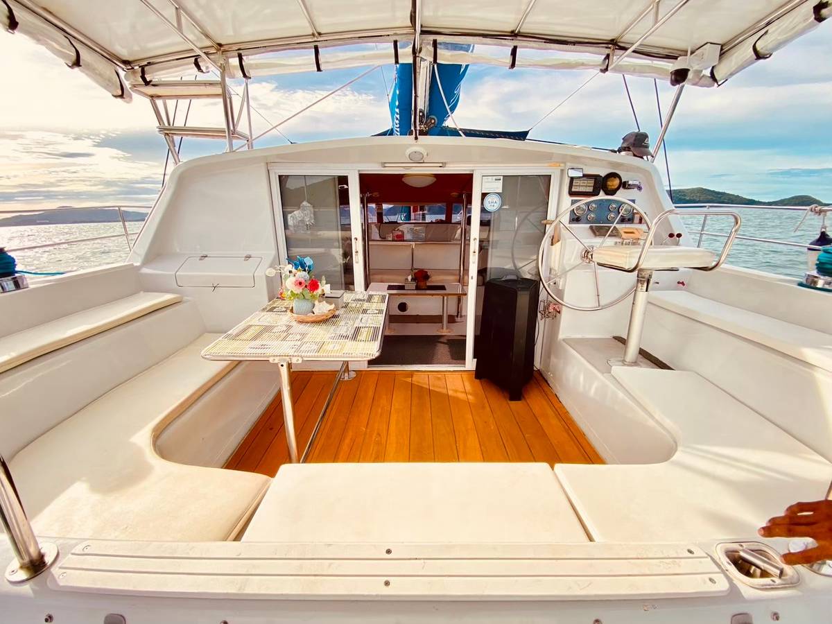 Luxury Motor Yacht Charter – Phuket 68ft