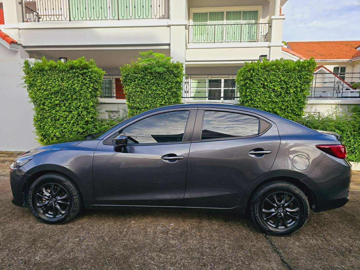 mazda2-2024-rental-thailand