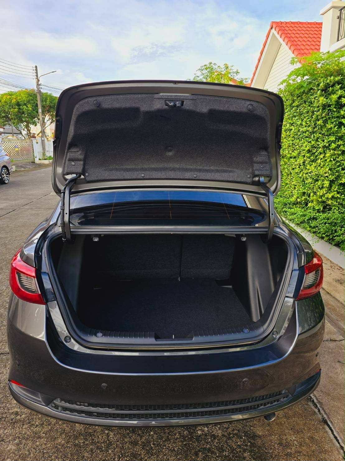 mazda2-2024-rental-thailand