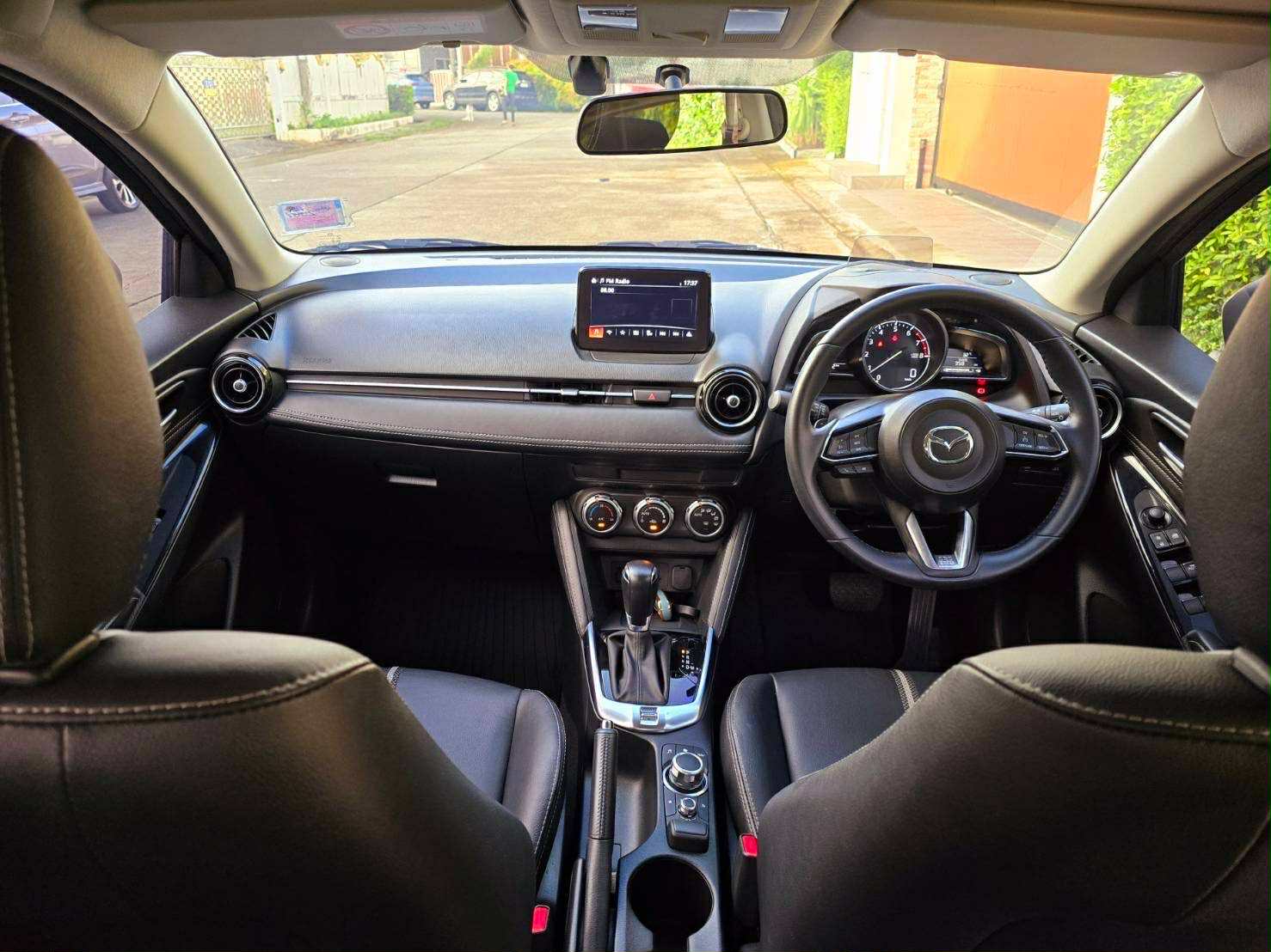 mazda2-2024-rental-thailand