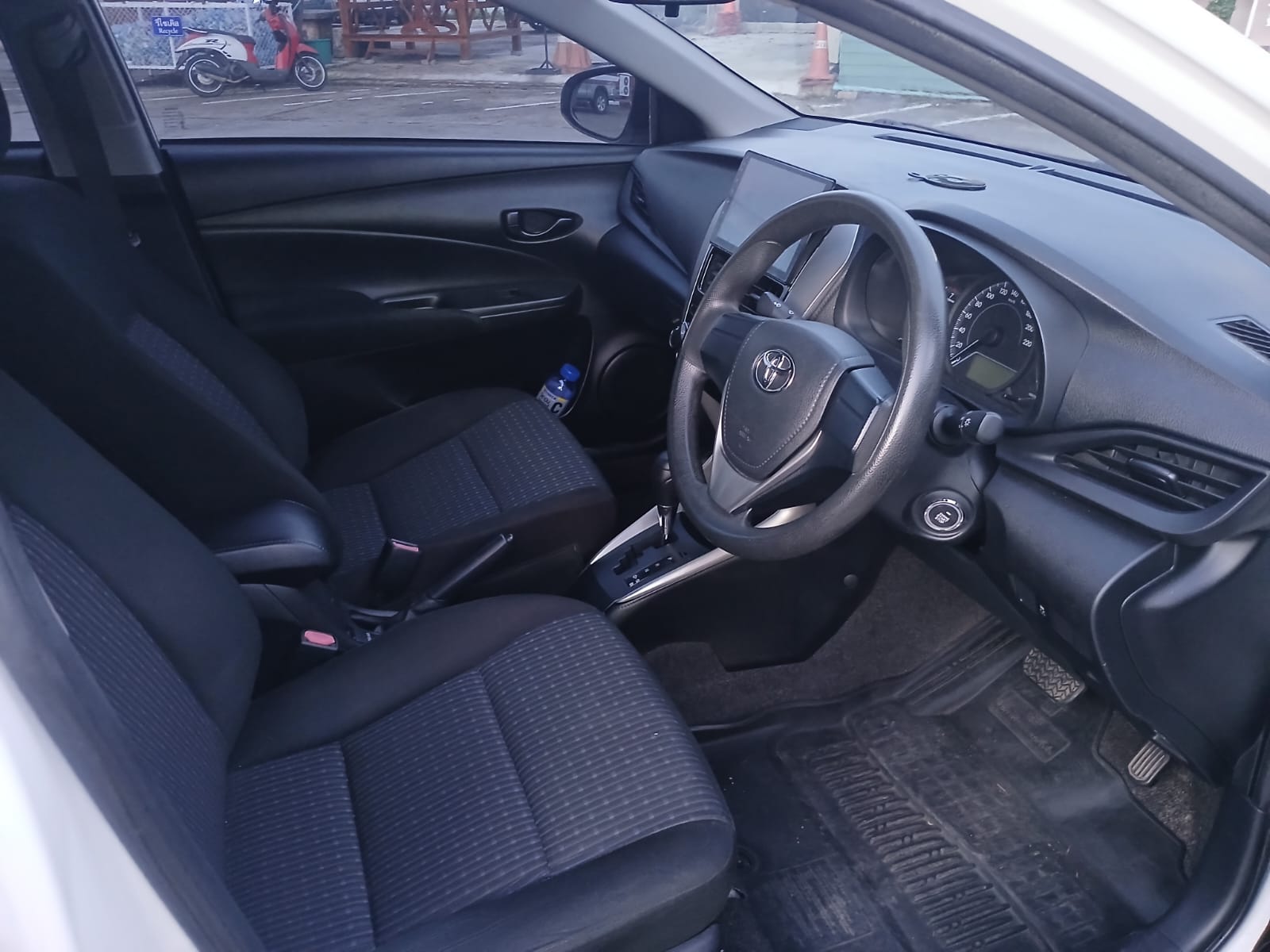 toyota-yaris-2019-rental-thailand