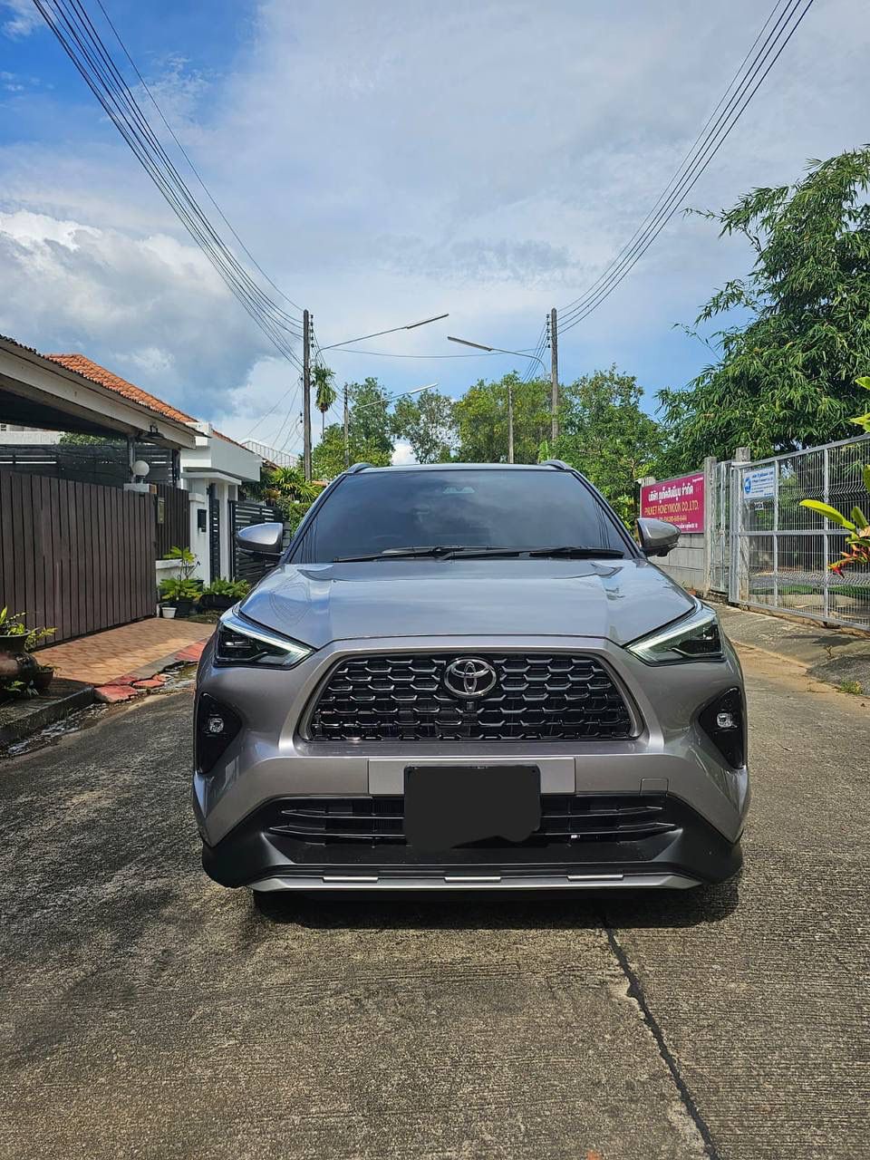 toyota-yaris-cross-hybrid-2023-rental-thailand