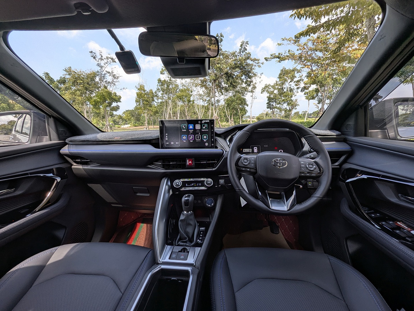 toyota-yaris-cross-hybrid-2023-rental-thailand