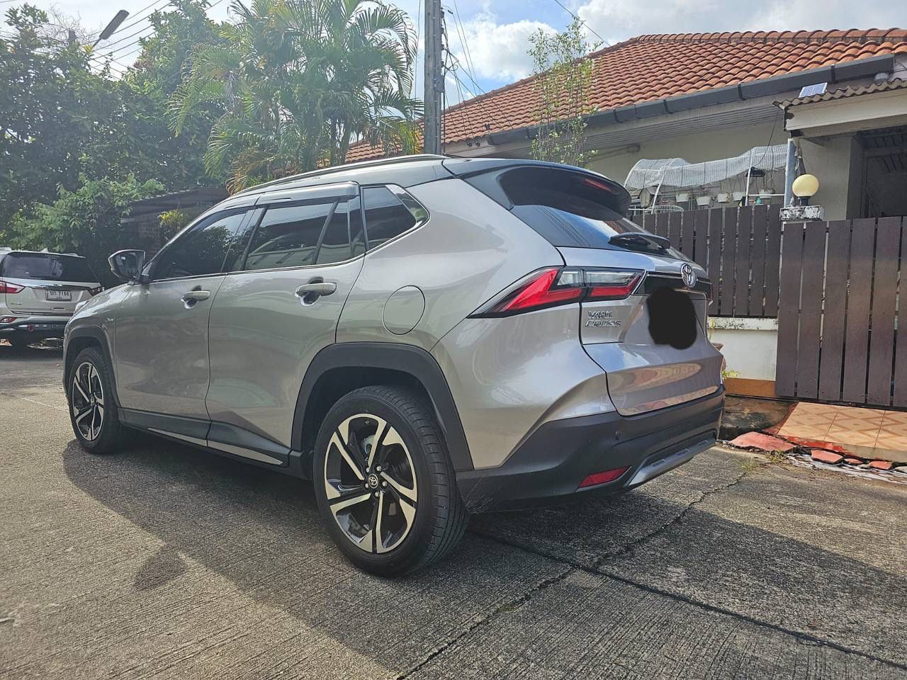 toyota-yaris-cross-hybrid-2023-rental-thailand