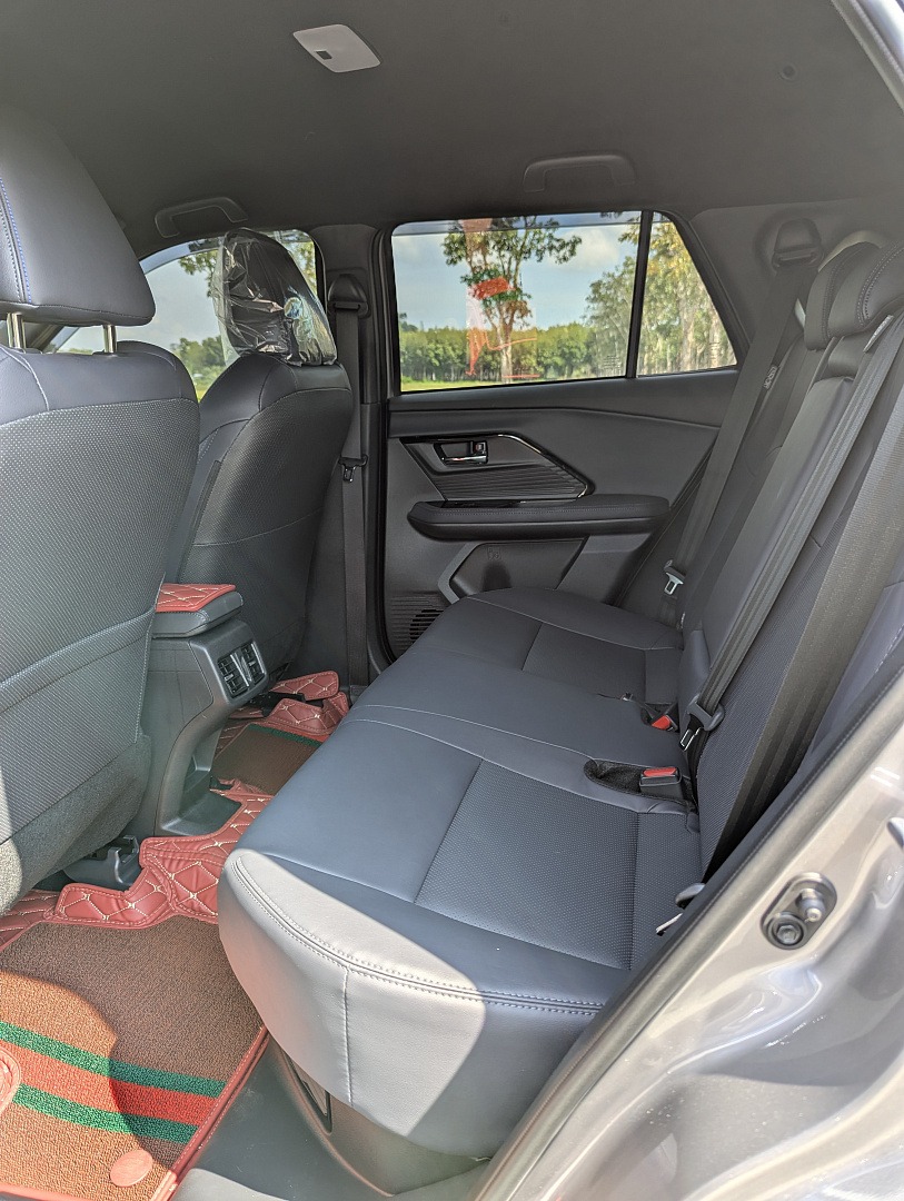 toyota-yaris-cross-hybrid-2023-rental-thailand