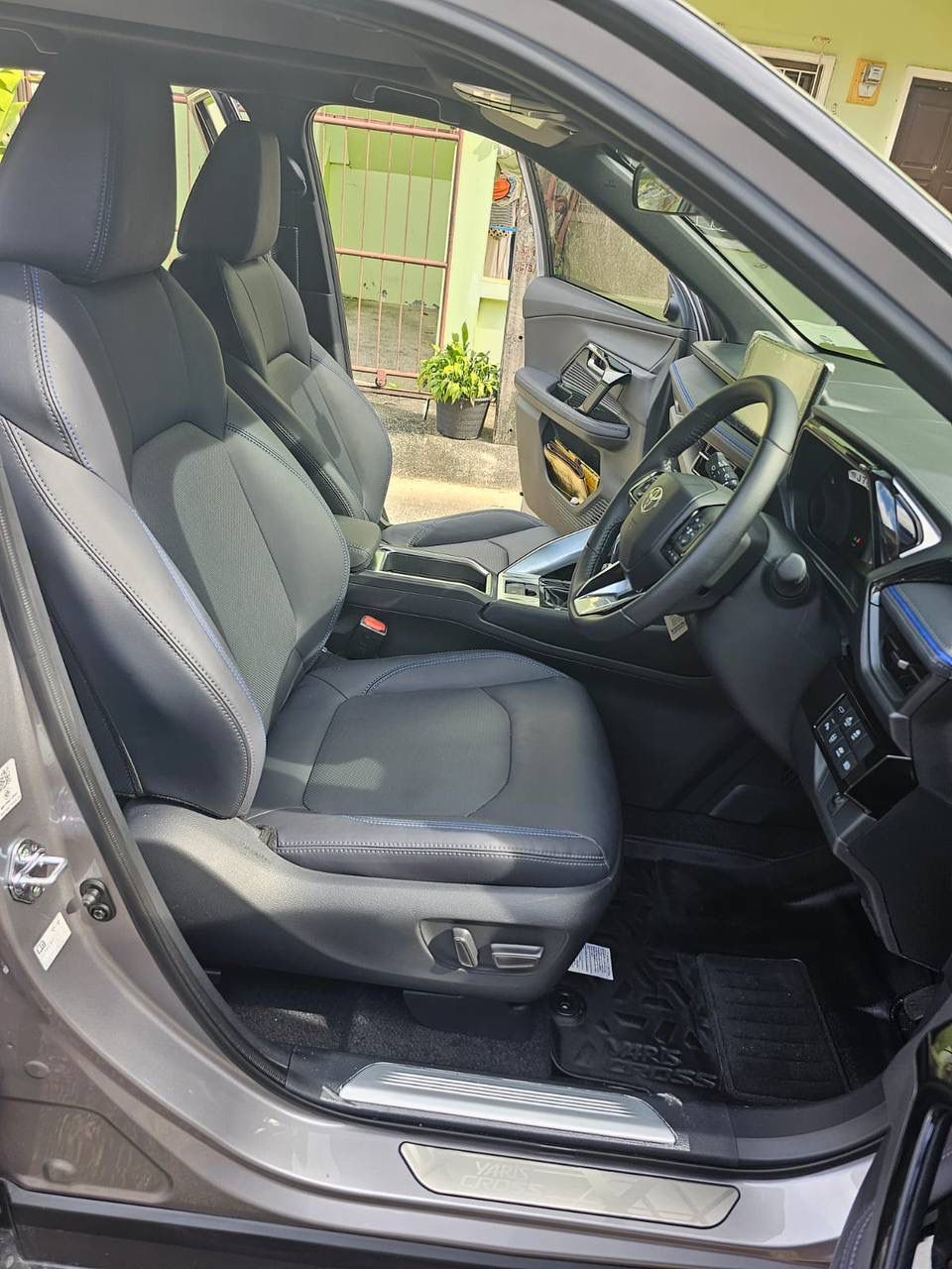 toyota-yaris-cross-hybrid-2023-rental-thailand