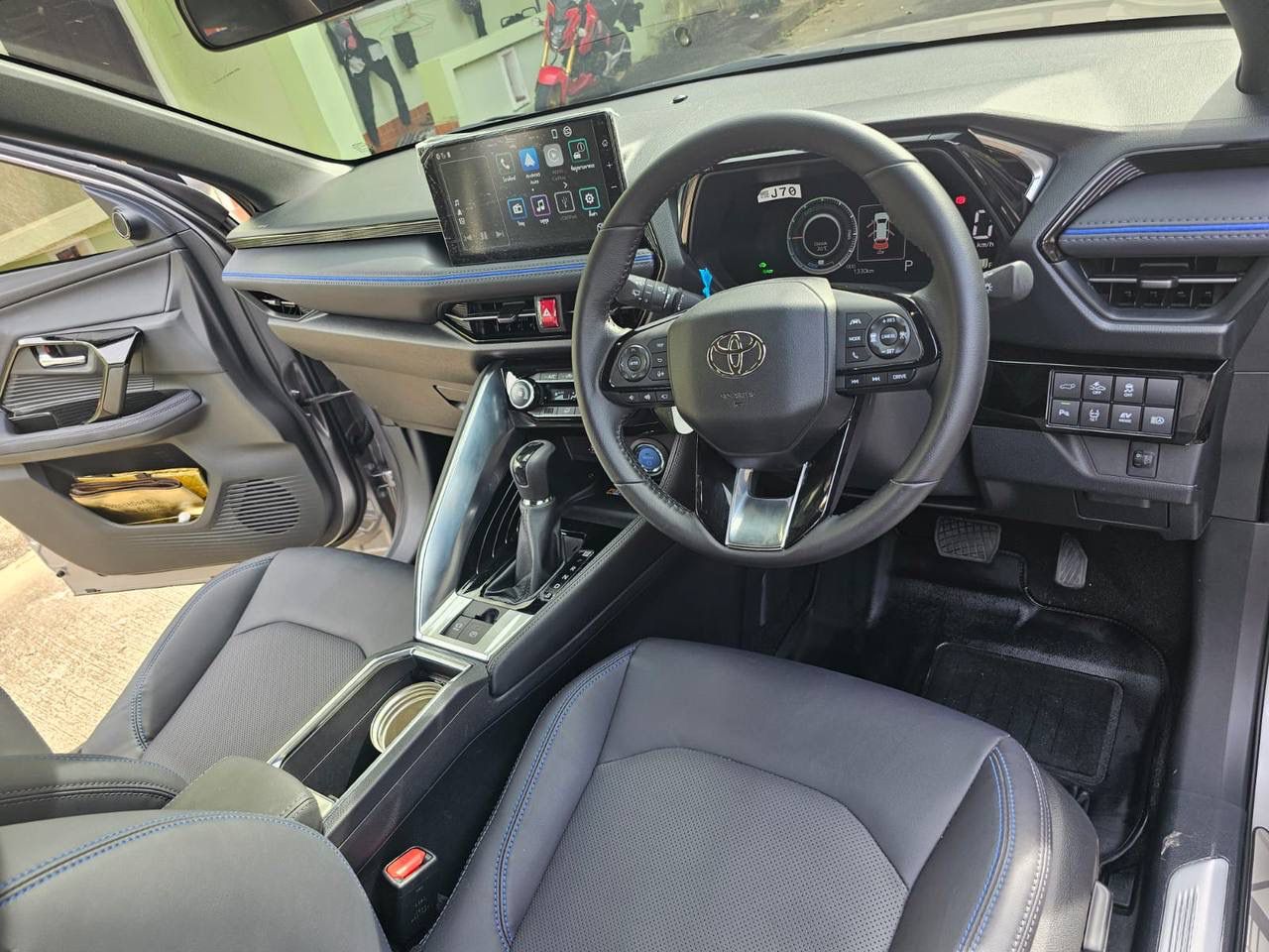 toyota-yaris-cross-hybrid-2023-rental-thailand